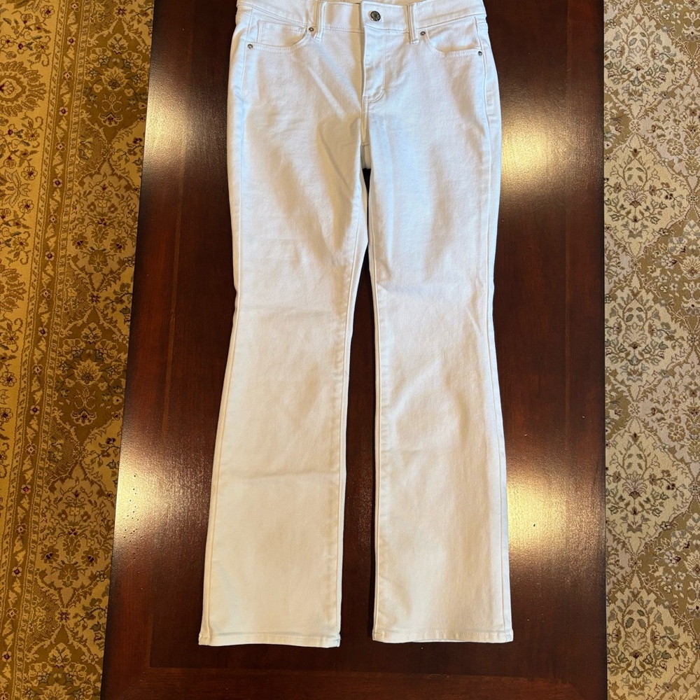 White House, Black Market mid rise, boot cut jeans in White, Size 4 S (short) - Picture 6 of 6